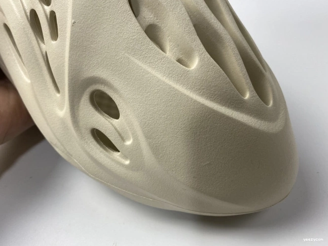 FY4567 Sand RNNR Adidas Foam Yeezy 1114